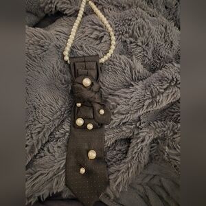 Chic Black Tie Necklace with Pearl Details